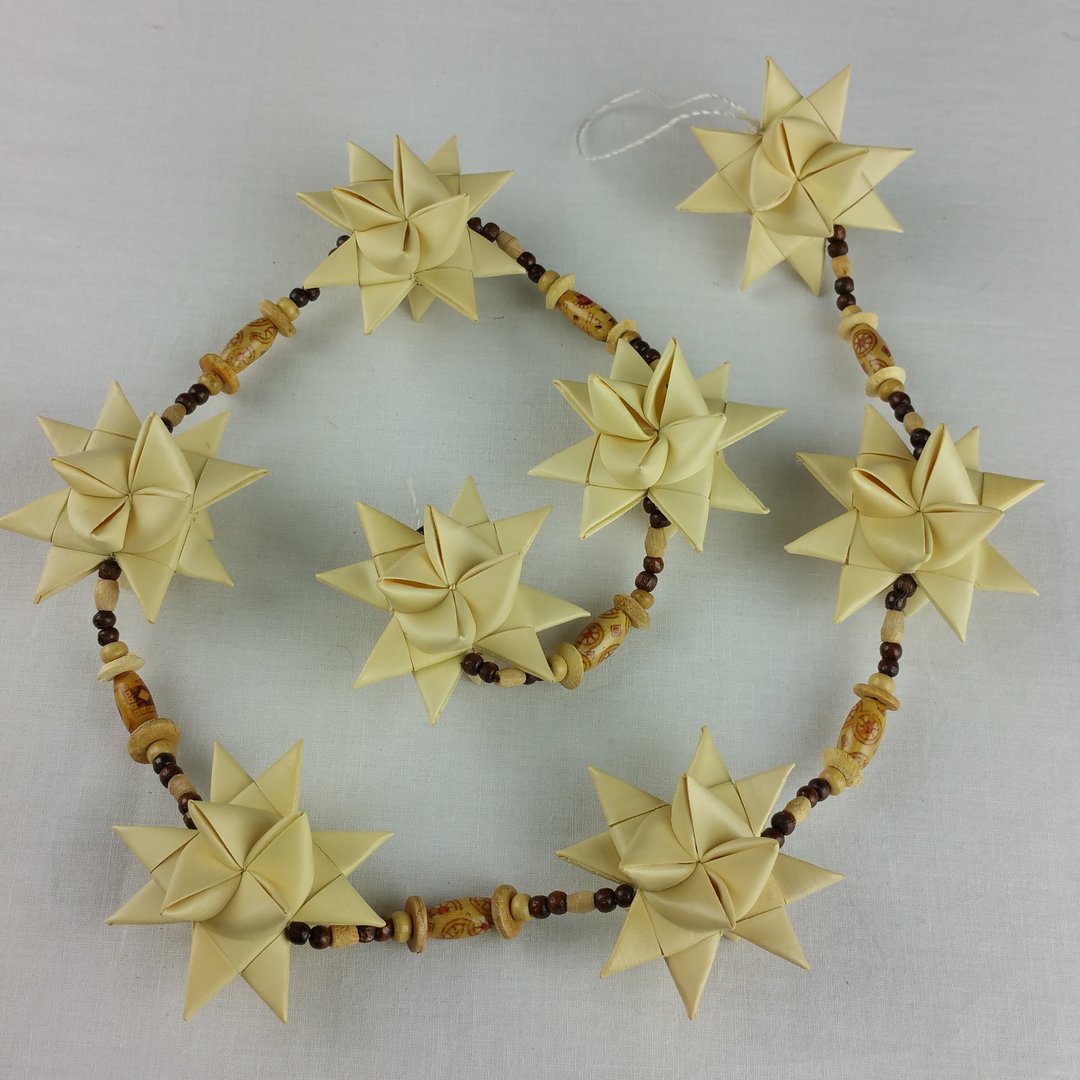 Star chain with wooden beads